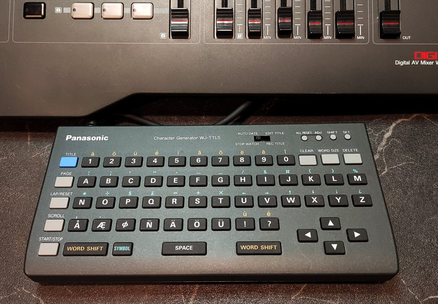 Panasonic WJ-AVE5 + WJ-TTL5- DIGITAL AUDIO VIDEO MIXER + GENERATORE DI CARATTERI USAT0