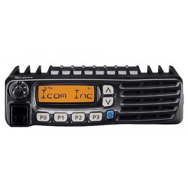 Ricetrasmettitore veicolare VHF/FM con display, canalizzazione 12.5/25kHz, 128 canali programmabili in
banda 136-174MHz, 25W di potenza RF, chiamate selettive 5 toni e CTCSS/DTCS, MIL STD 810