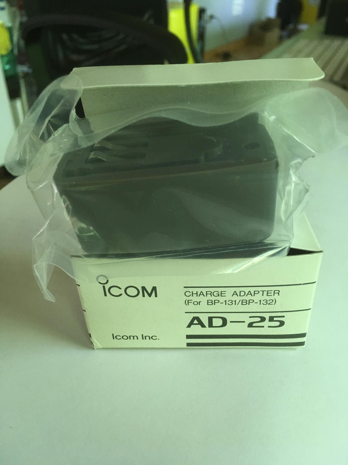 ICOM AD-25 - adattatore di ricarica per BP-131 BP-132