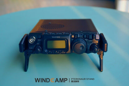 Windcamp PTEUROSAUR - Staffa con piedini ripiegabili per Yaesu FT-817 e FT-818 QRP