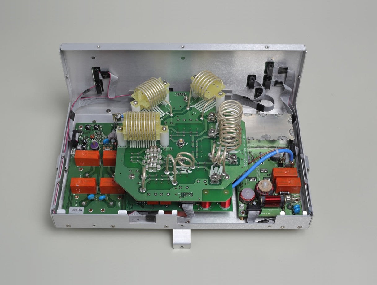 Acom ATU 04AT Accordatore e commutatore di antenne da palo