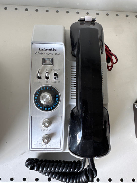 Ricetrasmettitore Lafayette com - phone 23A, usato vintage, introvabile, in ottime condizioni estetiche ed elettriche.